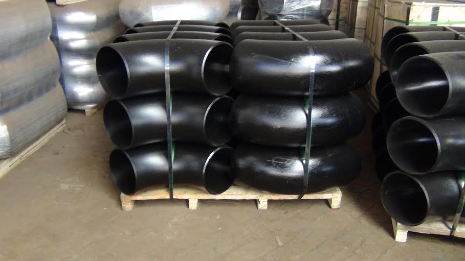 Hình ảnh cút co thép hàn đen SCH40 của thương hiệu Hồng Quang, được đóng gói