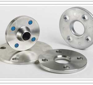 Ảnh chụp cận cảnh các loại mặt bích inox Hồng Quang, gồm mặt bích cổ hàn,
