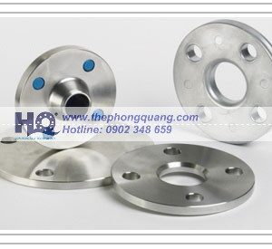 Ảnh chụp nhiều loại mặt bích inox Hồng Quang bao gồm mặt bích cổ hàn (weld