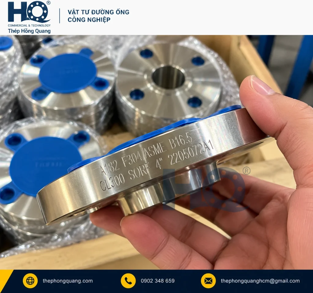 Cận cảnh ký hiệu trên vành mặt bích — Hồng Quang